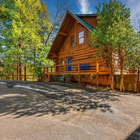 Smokies Boutique Cabins: Mountain Retreat with Resort Amenities Gatlinburg Exterior photo