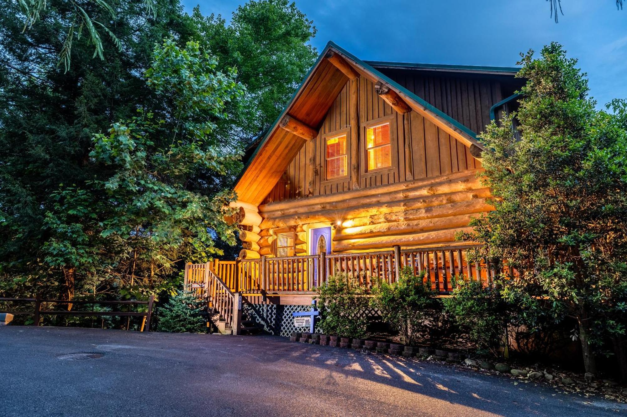 Smokies Boutique Cabins: Mountain Retreat with Resort Amenities Gatlinburg Exterior photo