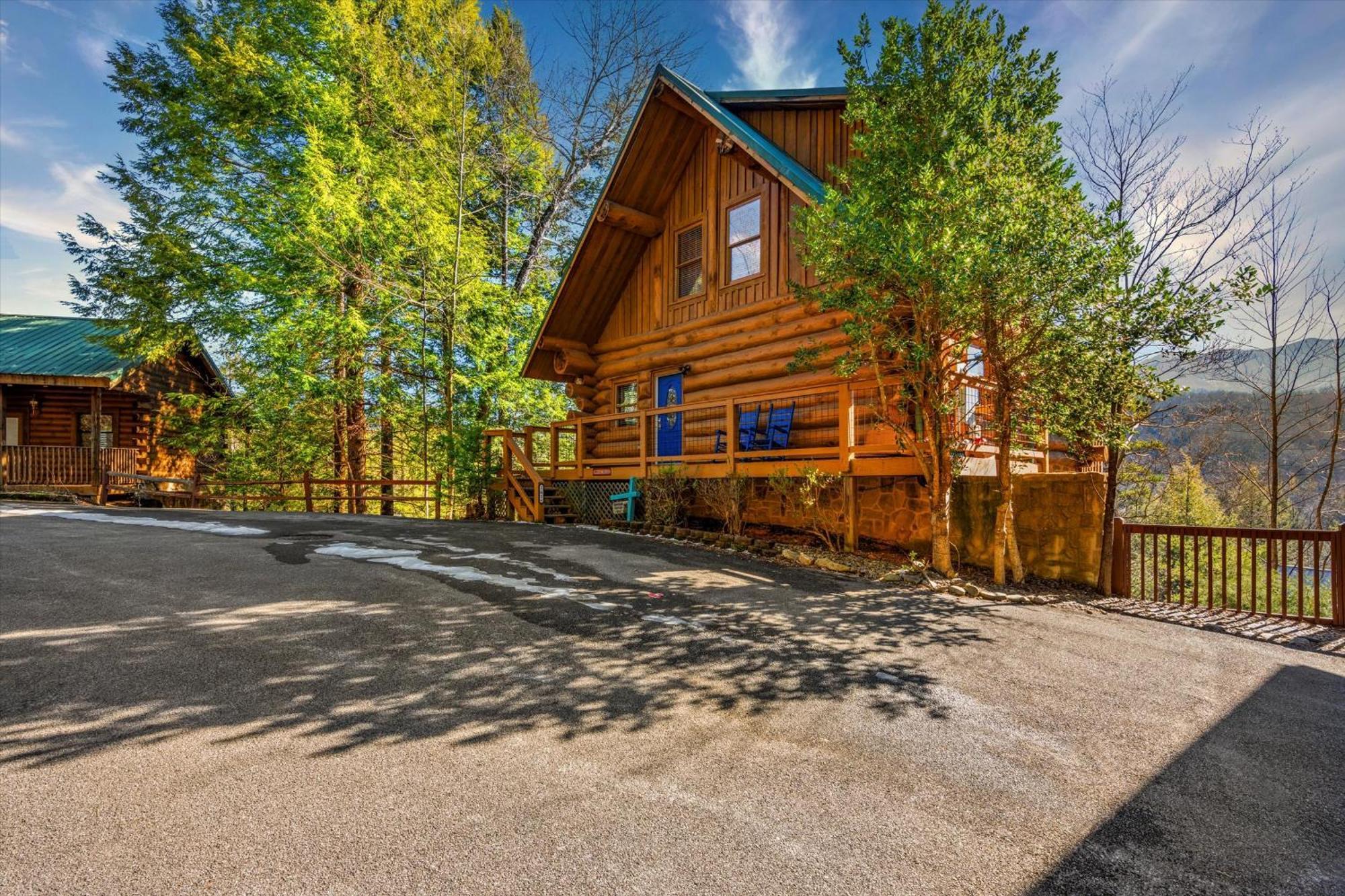 Smokies Boutique Cabins: Mountain Retreat with Resort Amenities Gatlinburg Exterior photo