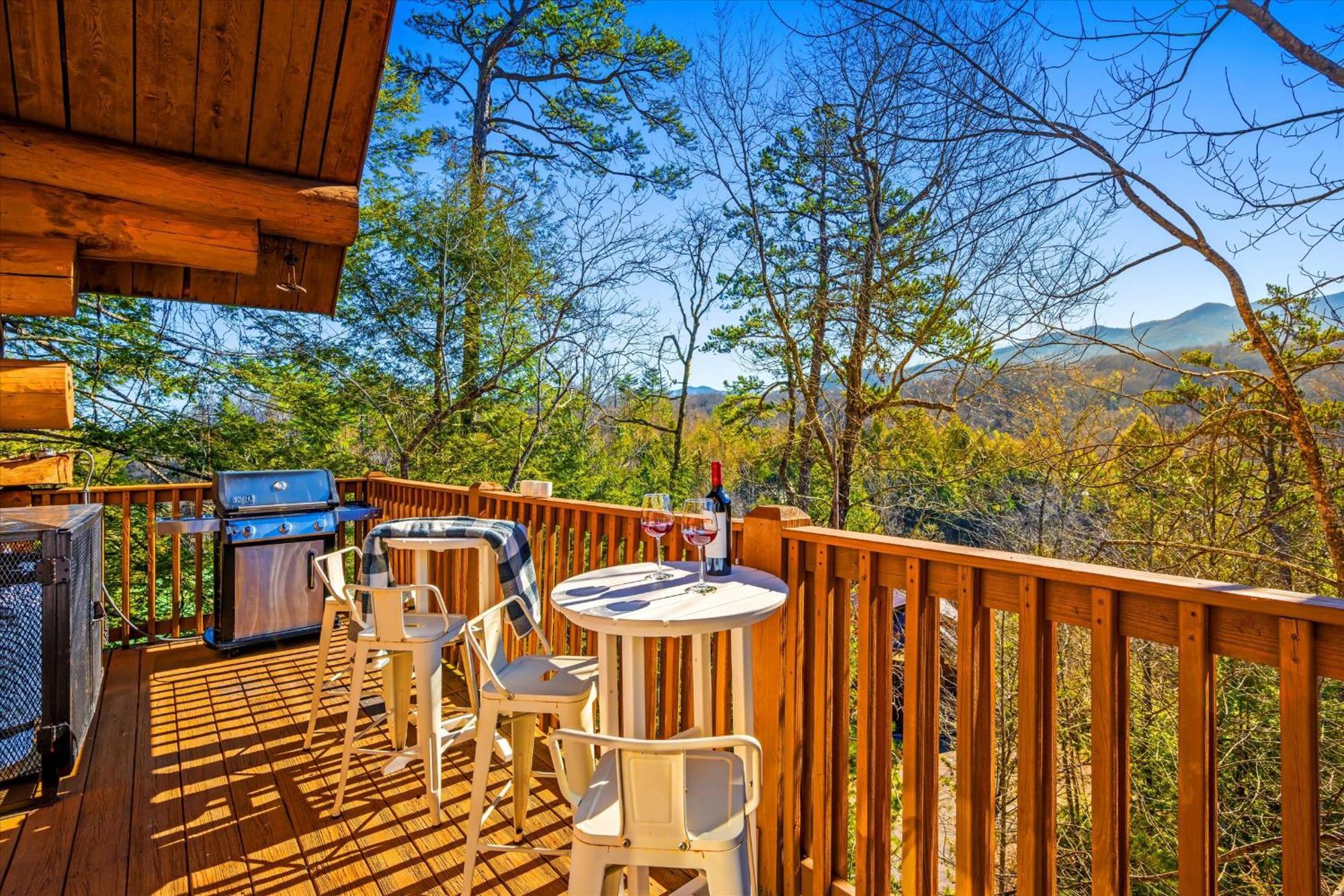 Smokies Boutique Cabins: Mountain Retreat with Resort Amenities Gatlinburg Exterior photo