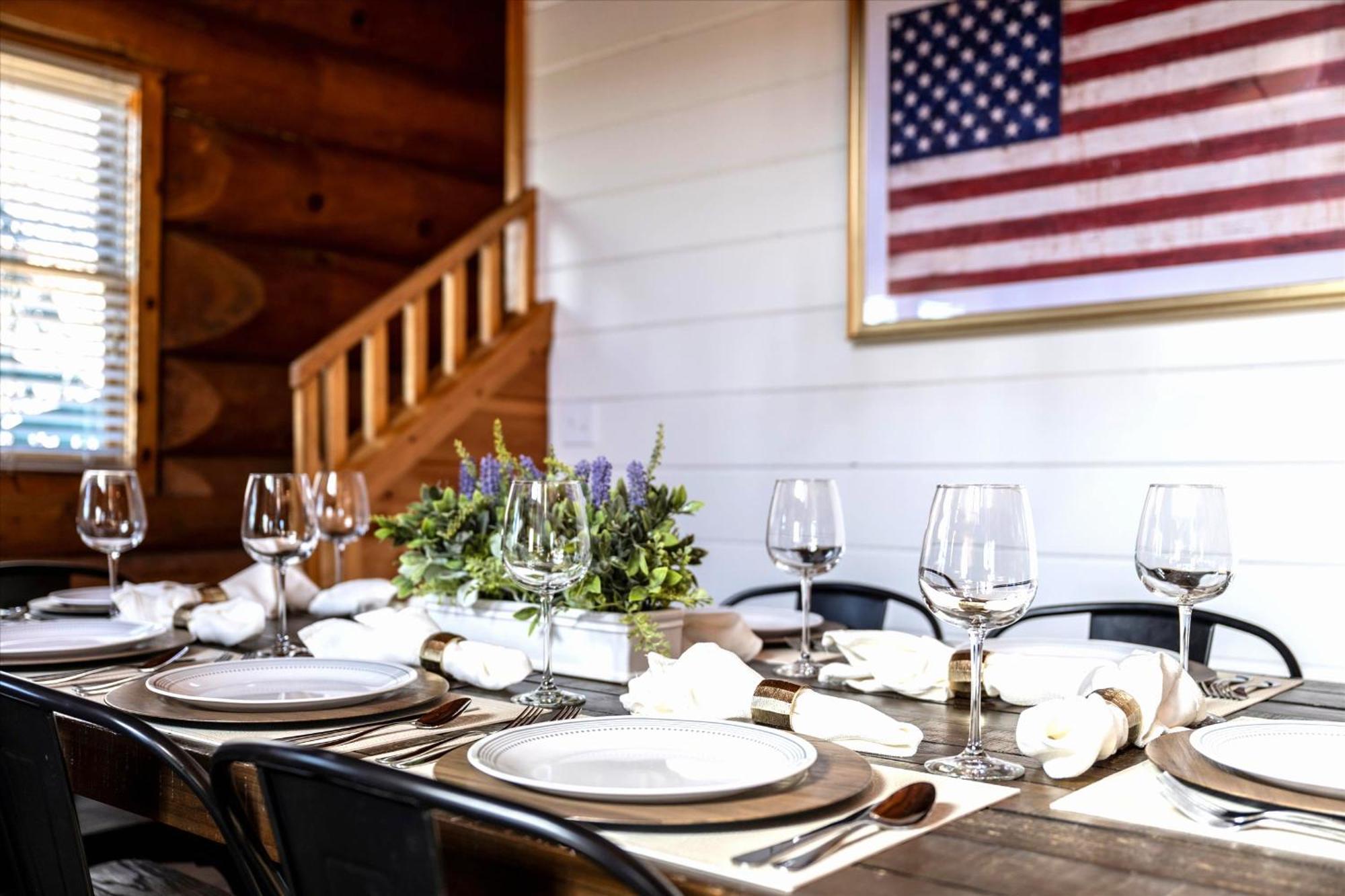 Smokies Boutique Cabins: Mountain Retreat with Resort Amenities Gatlinburg Exterior photo