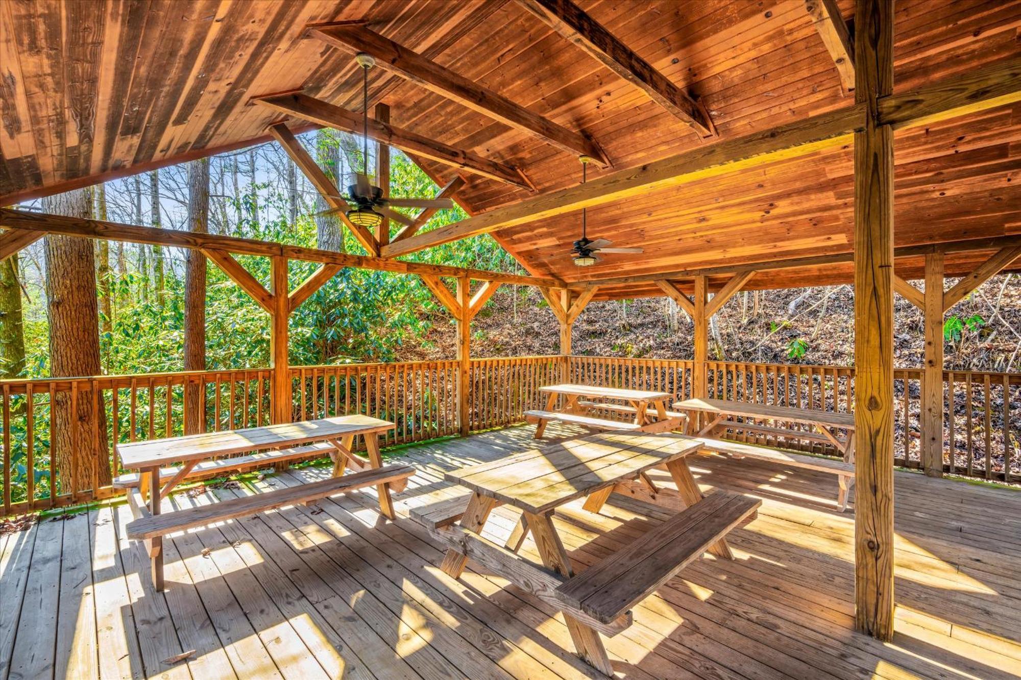 Smokies Boutique Cabins: Mountain Retreat with Resort Amenities Gatlinburg Exterior photo
