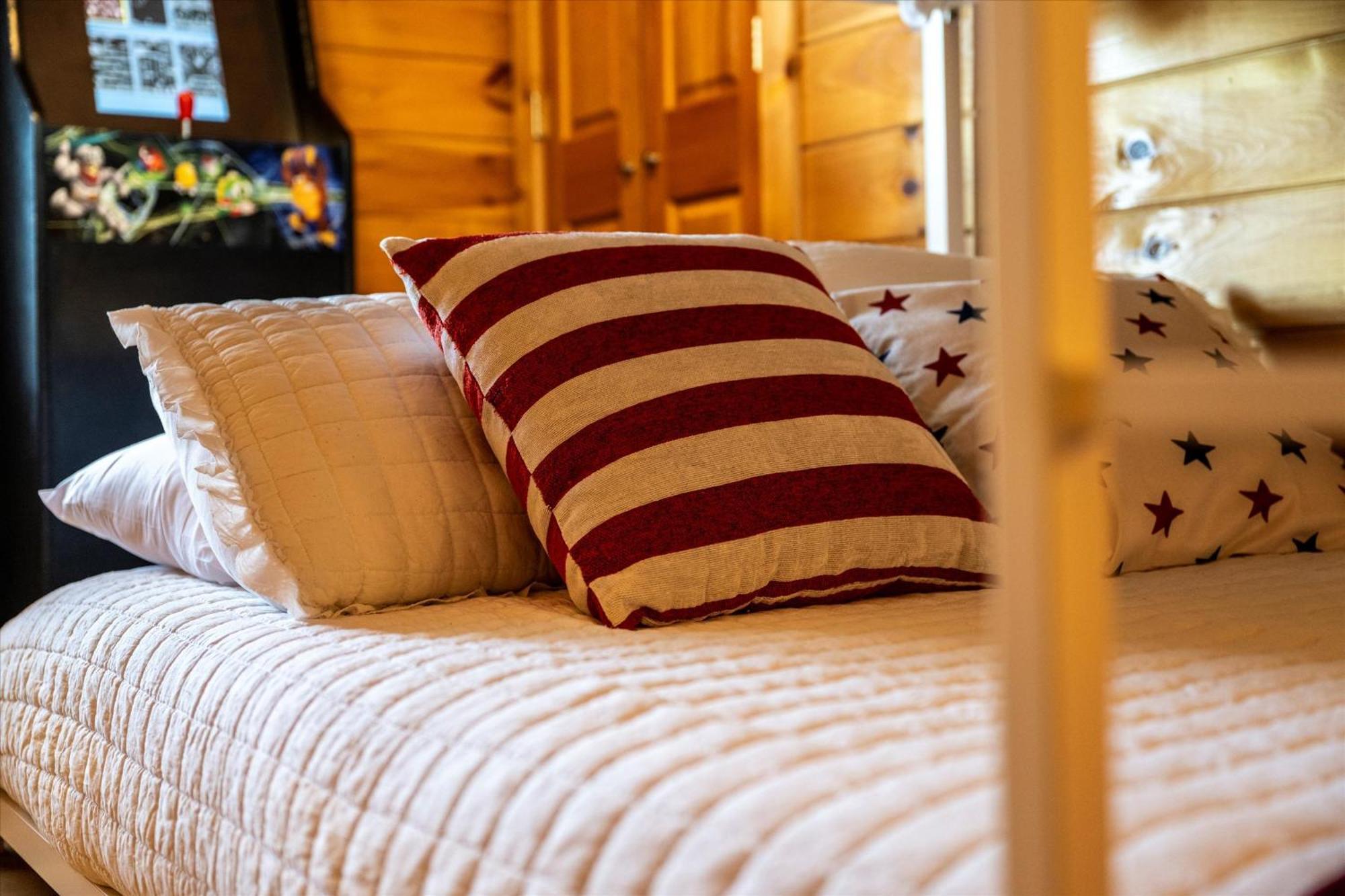 Smokies Boutique Cabins: Mountain Retreat with Resort Amenities Gatlinburg Exterior photo