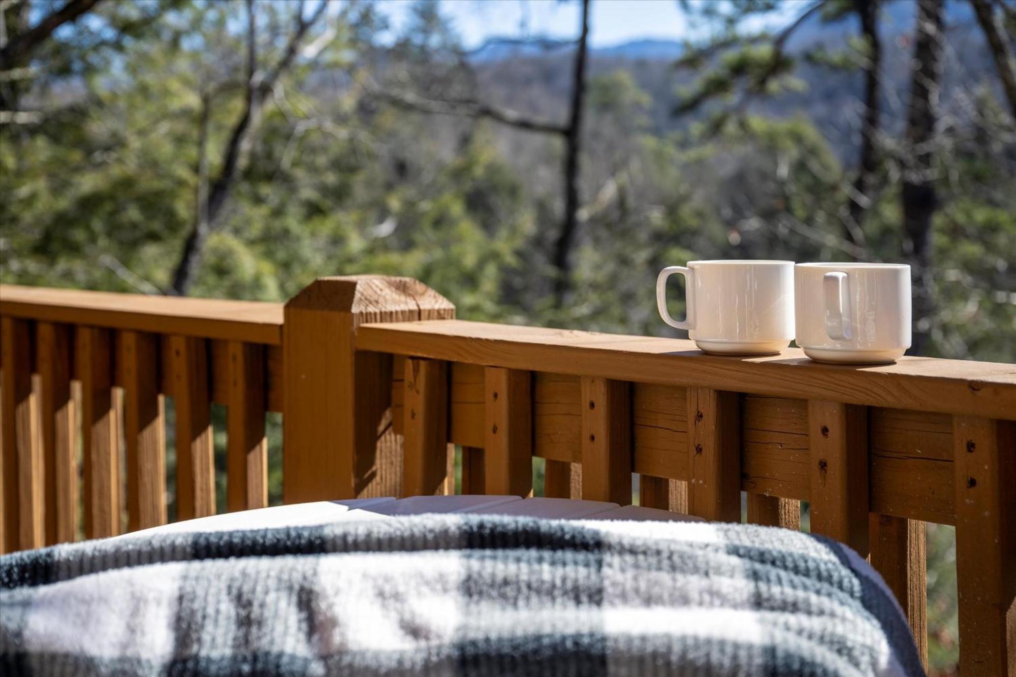Smokies Boutique Cabins: Mountain Retreat with Resort Amenities Gatlinburg Exterior photo